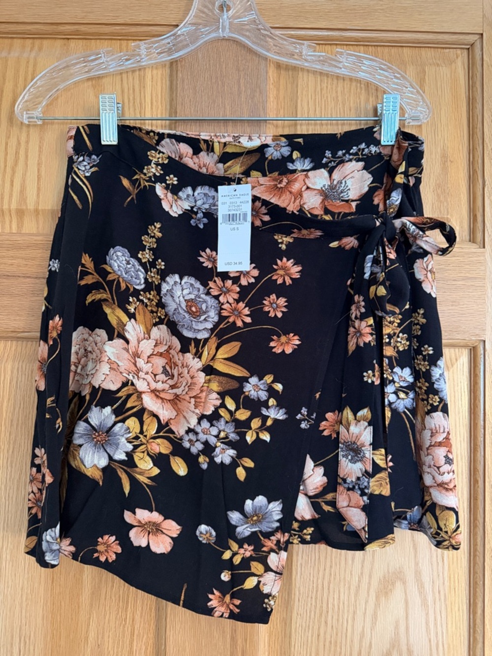 American Eagle NWT Floral Wrap Skirt - Black with Peach & Cream Floral Print Sm